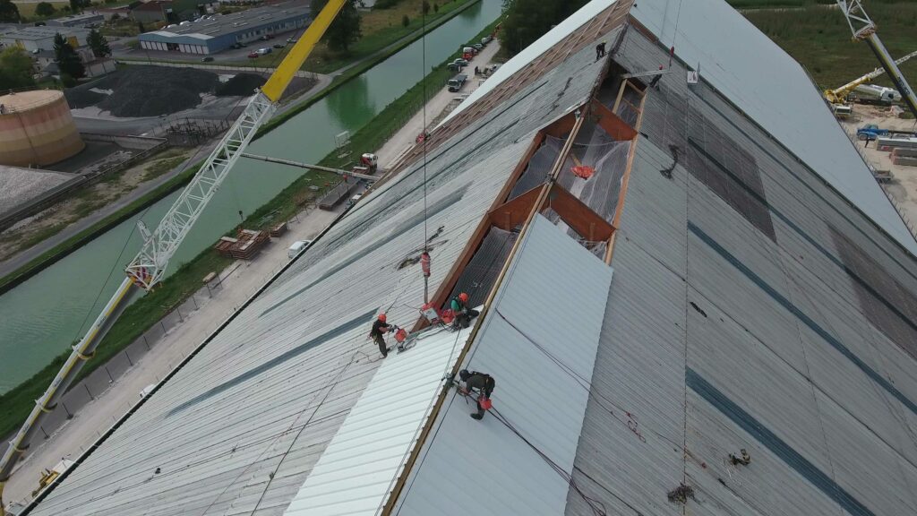 Travaux de couverture sur le silo Cristal Union à Sillery