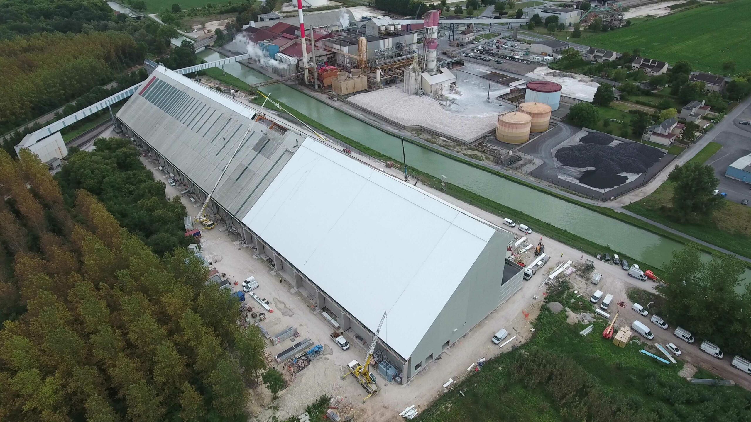 Vue aérienne du silo Cristal Union à Sillery pendant les travaux de toiture